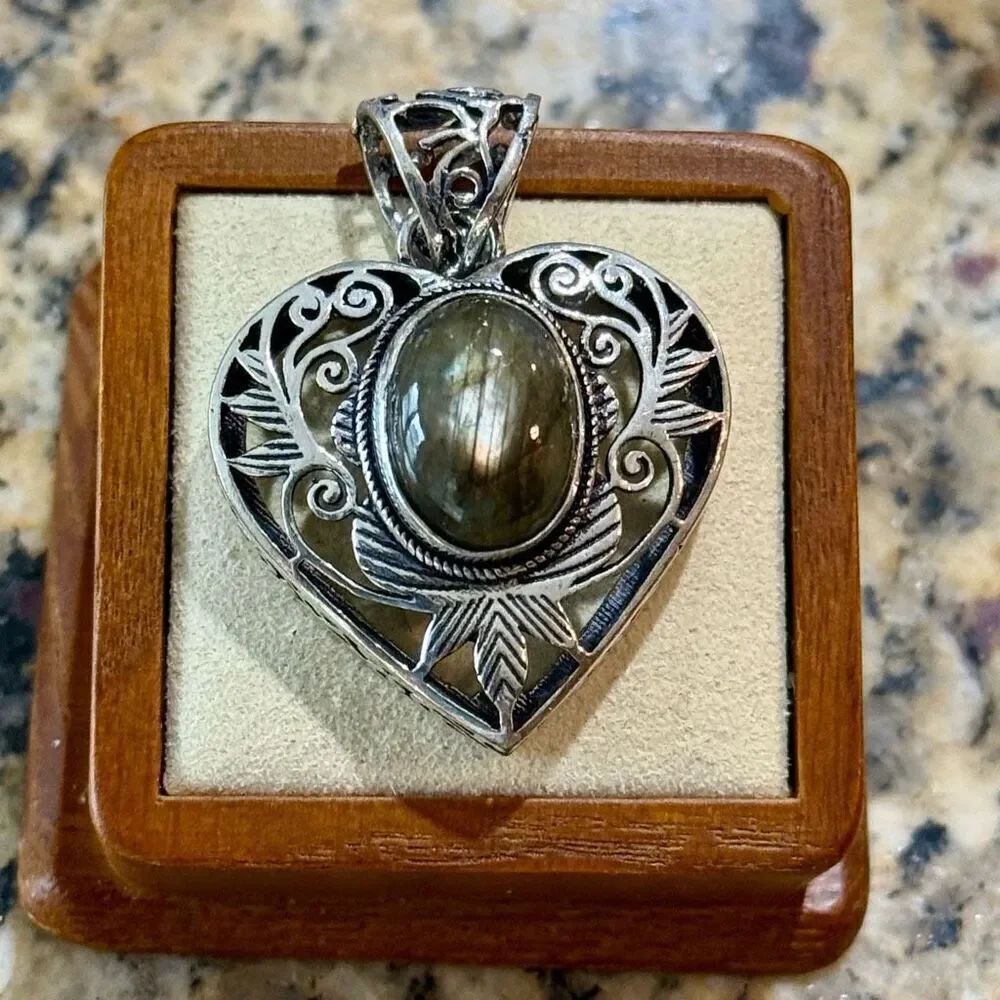 Mystic Labradorite Heart Pendant – Sterling Silver Elegance with Chain New